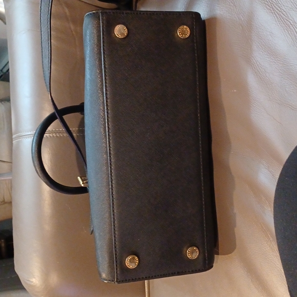 Michael Kors Grommet Selma Bag - Picture 4 of 11